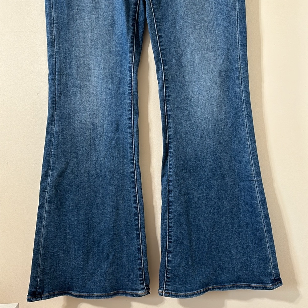 American Eagle Next Level Stretch Medium Wash Low Rise Flare Denim Jean Sz 8 NWT - Picture 3 of 12